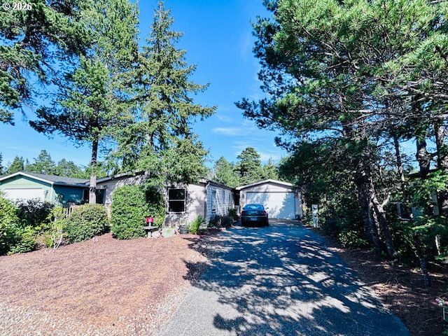 129 Evergreen Lane Florence, OR 97439 - Photo 2 of 13 a front view of a house with garden