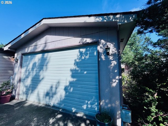 129 Evergreen Lane Florence, OR 97439 - Photo 4 of 13 a view of entryway