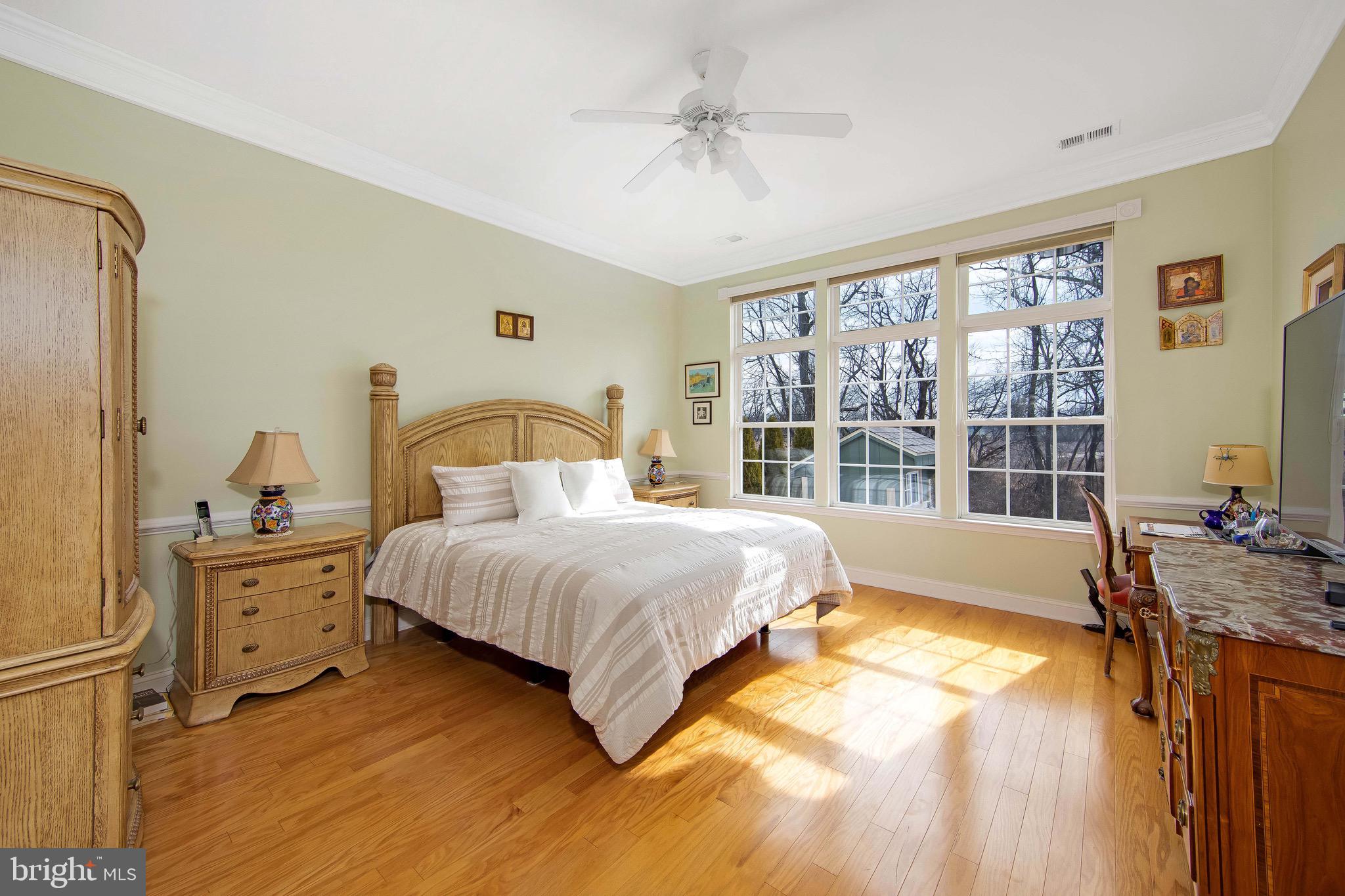 17 Ellington Drive Columbus, NJ 08022 - Photo 16 of 43 Primary Bedroom