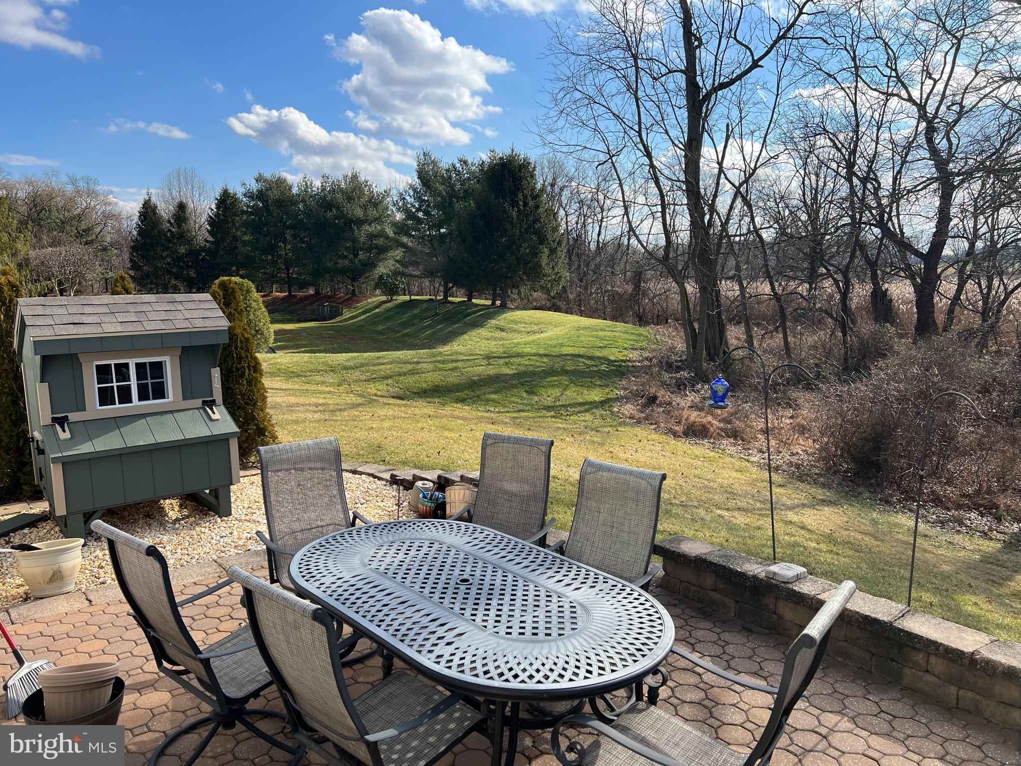 17 Ellington Drive Columbus, NJ 08022 - Photo 30 of 43 Back yard & Patio