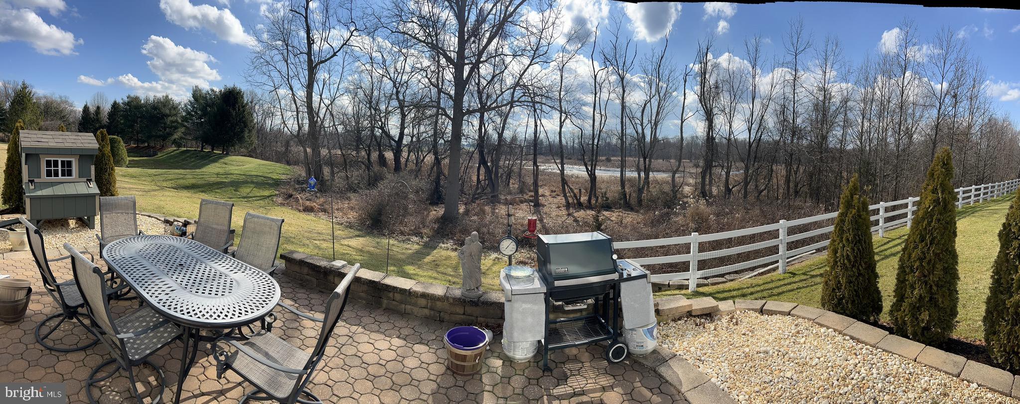 17 Ellington Drive Columbus, NJ 08022 - Photo 33 of 43 Patio & View