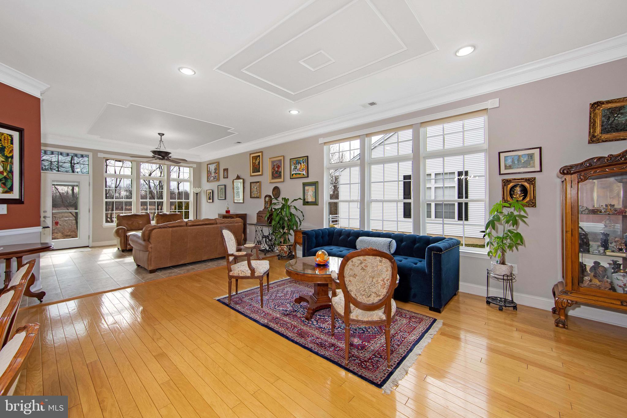 17 Ellington Drive Columbus, NJ 08022 - Photo 6 of 43 Living Room
