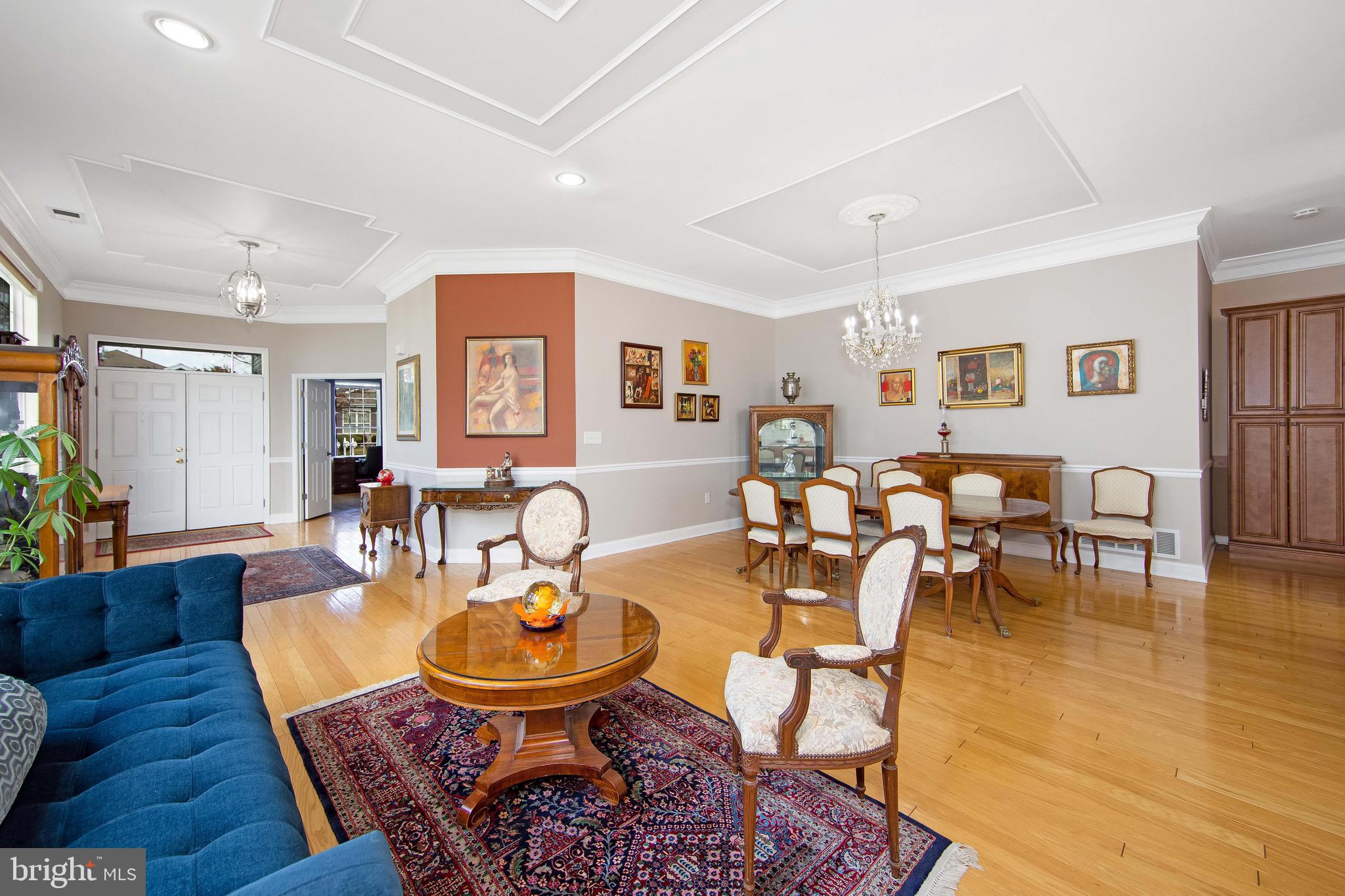 17 Ellington Drive Columbus, NJ 08022 - Photo 7 of 43 Living Room to Dining room