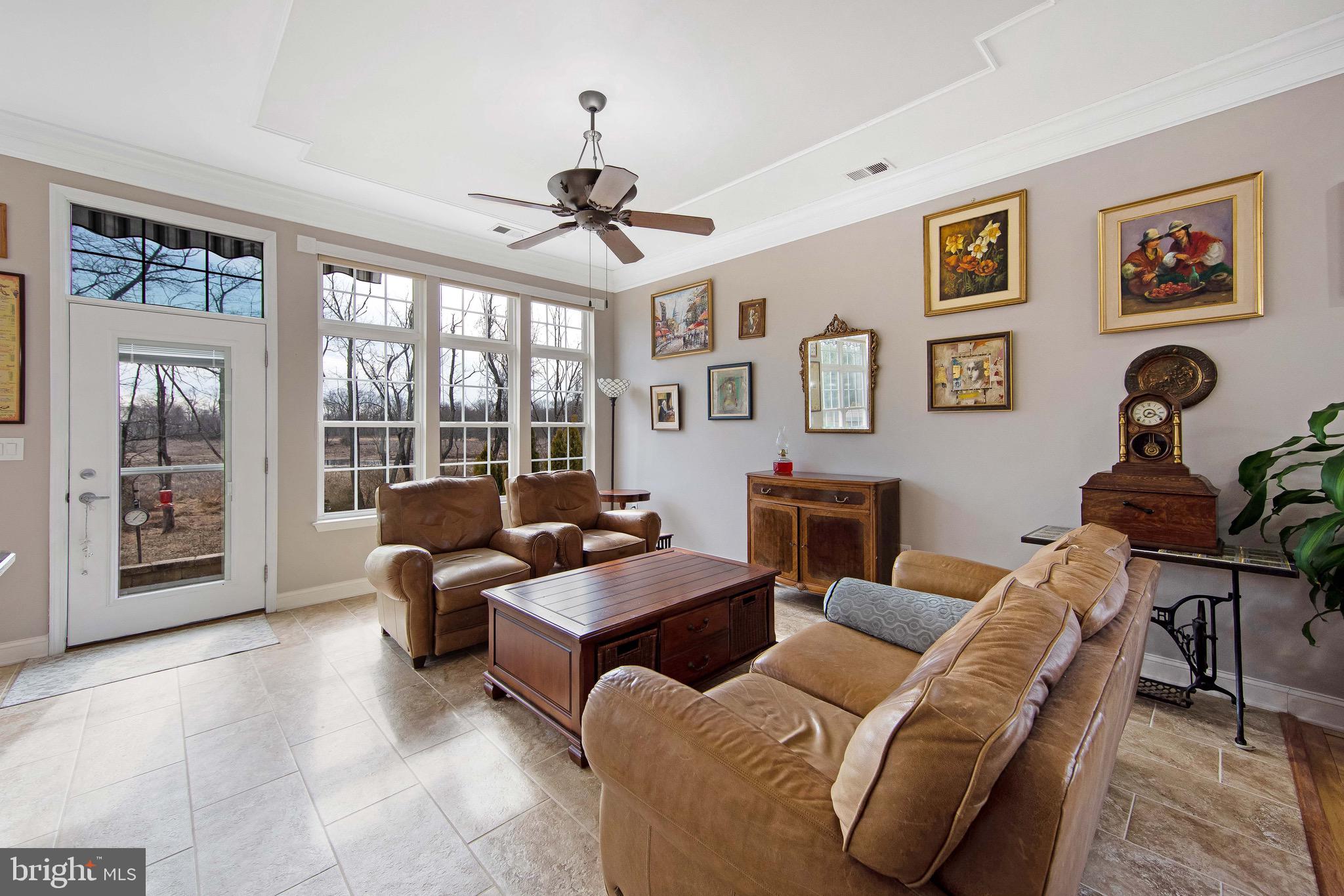 17 Ellington Drive Columbus, NJ 08022 - Photo 10 of 43 Family Room