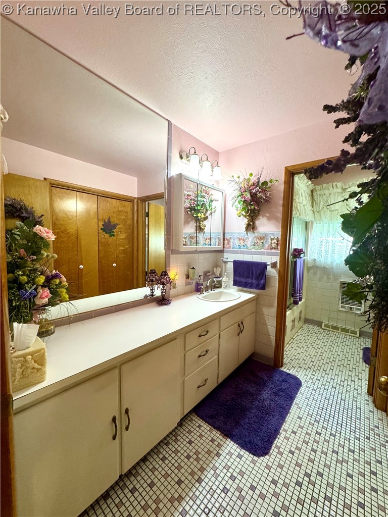 1425 Strawberry Road St. Albans, WV 25177 - Photo 36 of 43 Full Bathroom with powder room and separate shower/toilet room