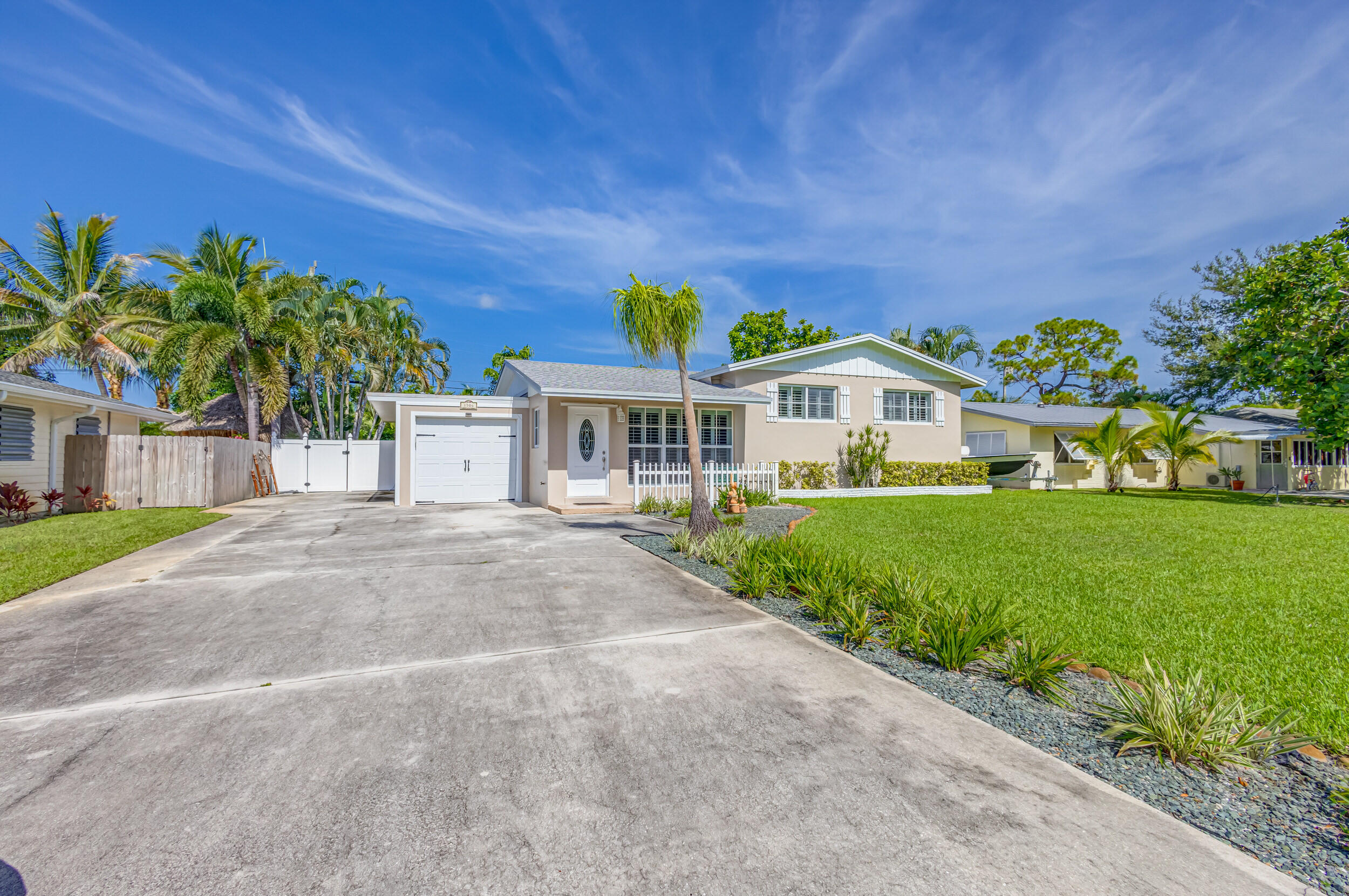 1506 Seabrook Road Tequesta, FL 33469 - Photo 3 of 84 03_5d1a9115-2