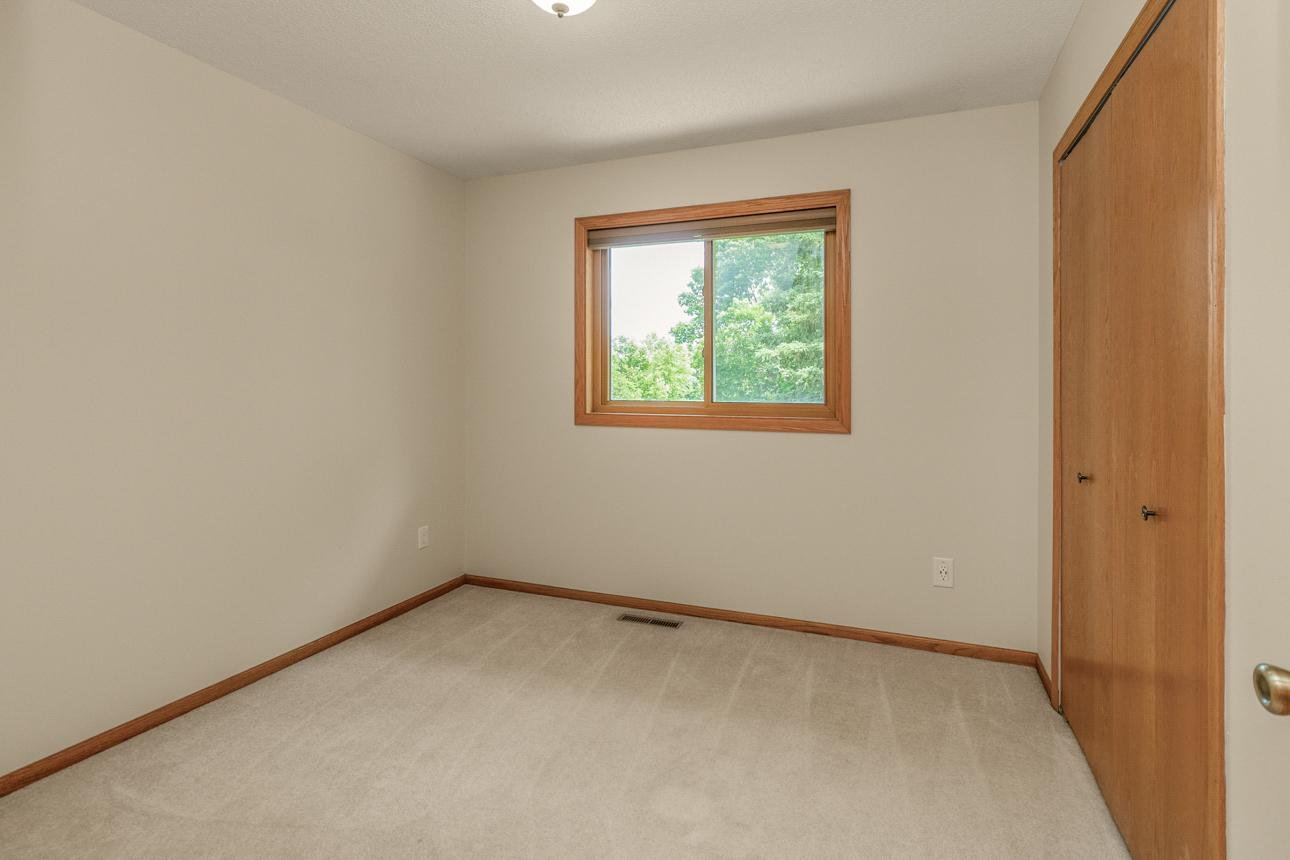 4693 Heather Ridge Road North St. Paul, MN 55128 - Photo 17 of 39