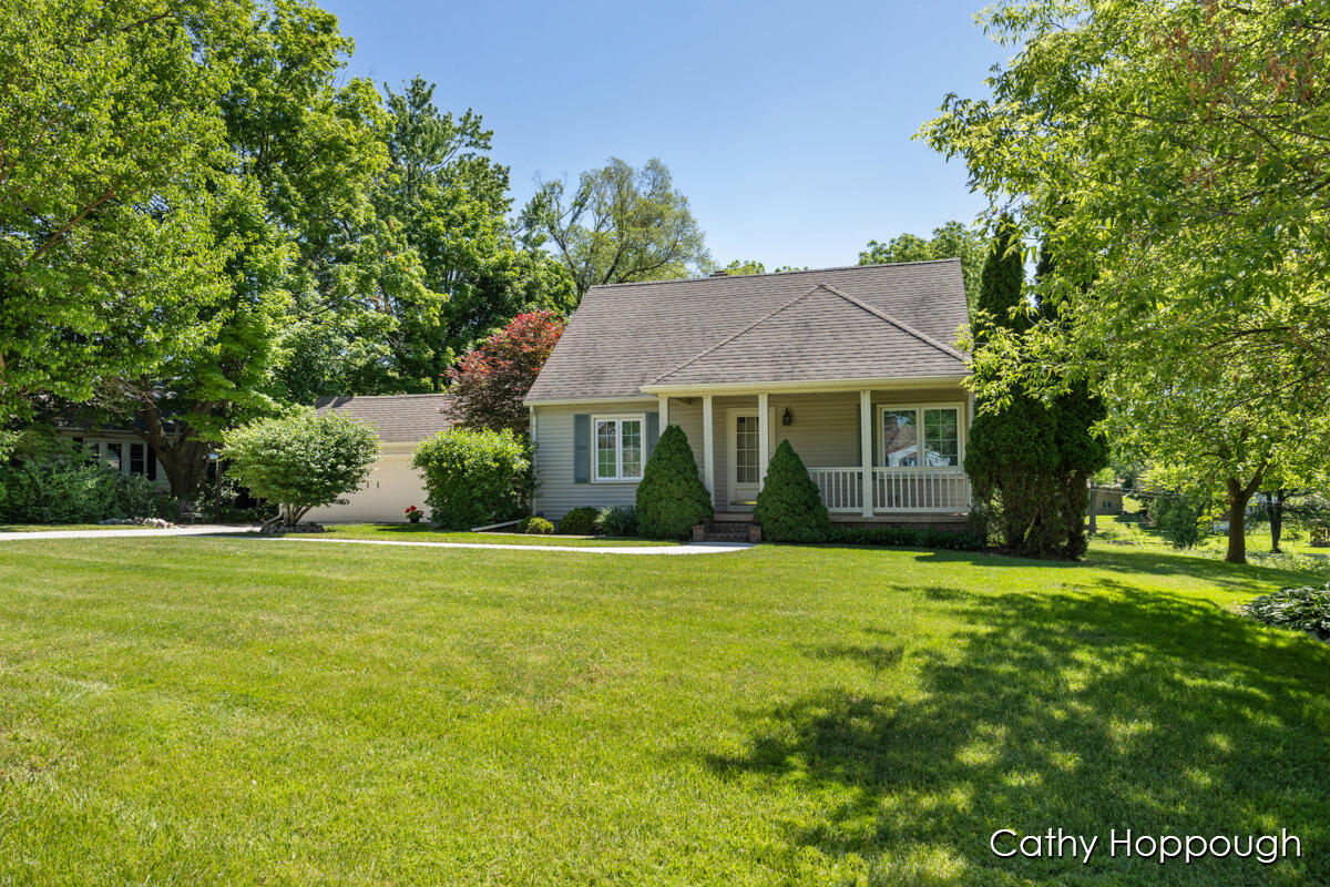 820 Bon Air Road Lansing, MI 48917 - Photo 2 of 42 IMG_1001