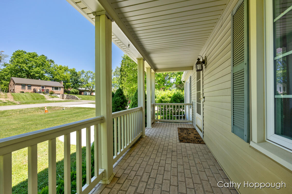 820 Bon Air Road Lansing, MI 48917 - Photo 8 of 42 IMG_1007