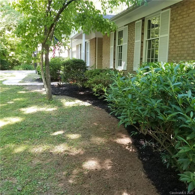 531 Pineland Road Hendersonville, NC 28792 - Photo 5 of 42 Gallery Image 5