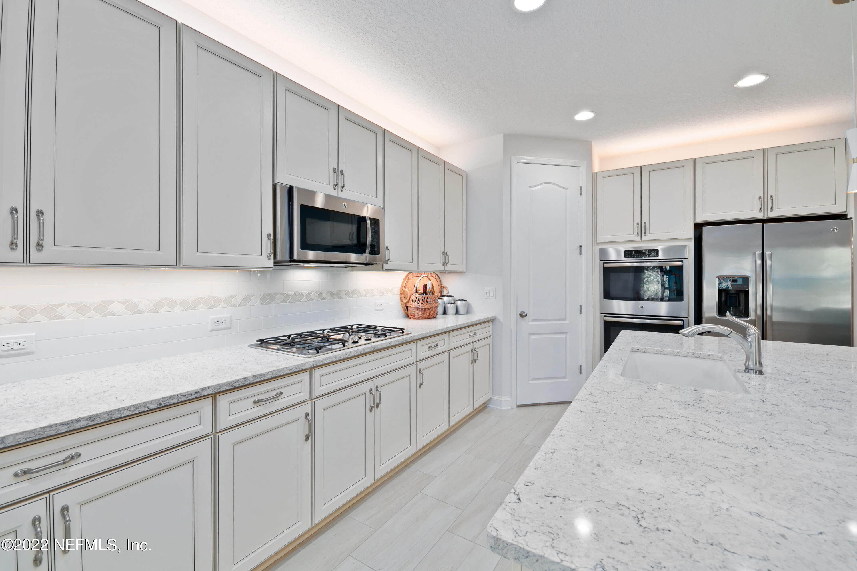275 Downs Corner Road St. Augustine, FL 32092 - Photo 12 of 42 Gorgeous Quartz Countertops!