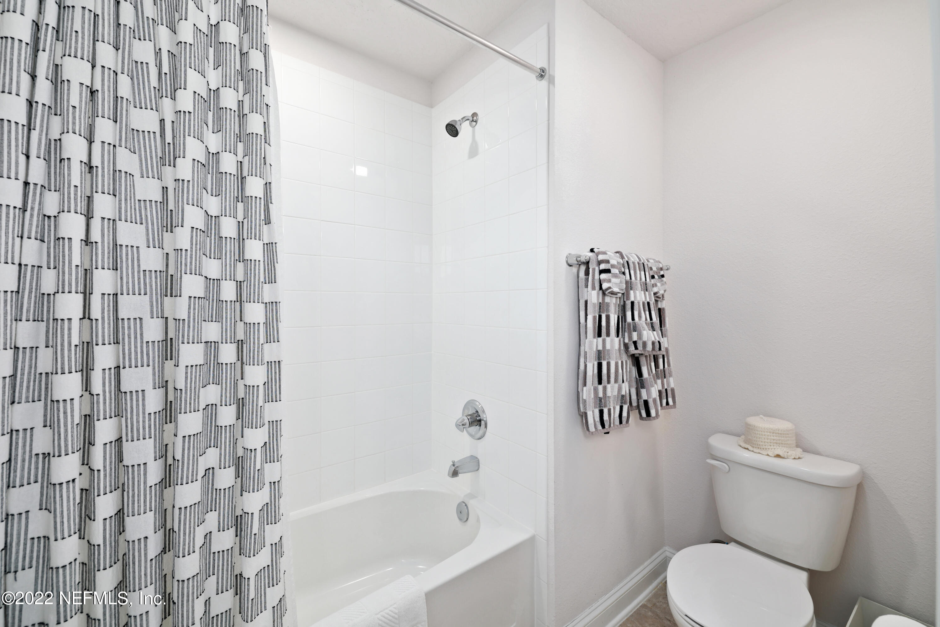 275 Downs Corner Road St. Augustine, FL 32092 - Photo 30 of 42 Guest Bathroom
