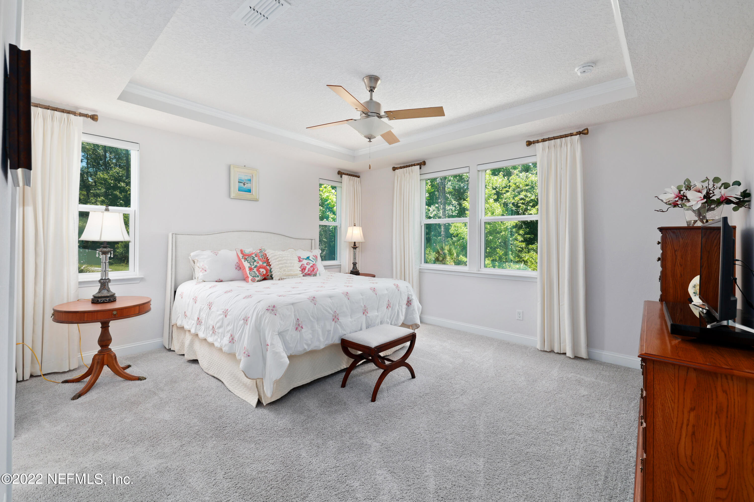 Owner's Suite w TONS of Natural Light!