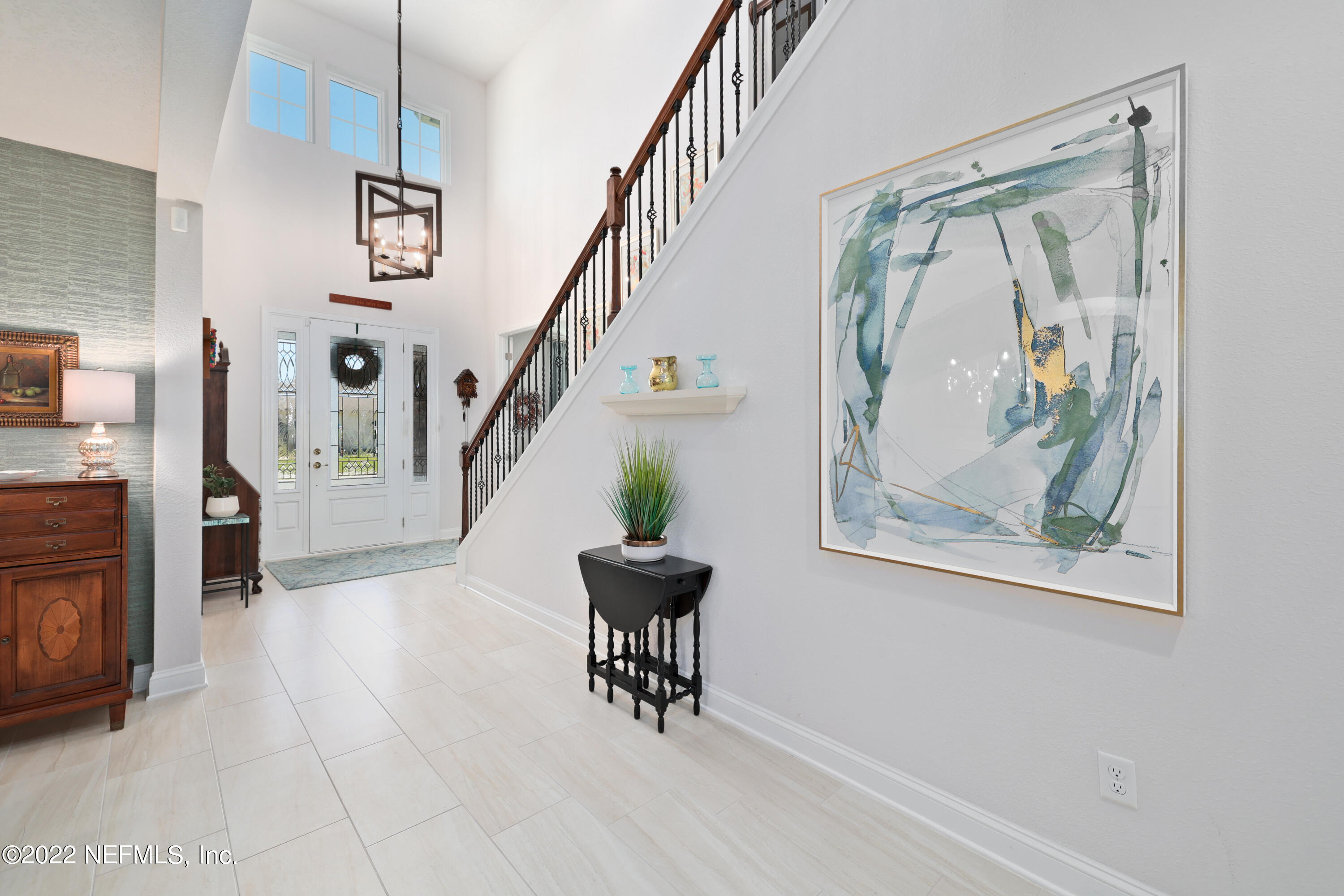 Stunning 2-Story Foyer