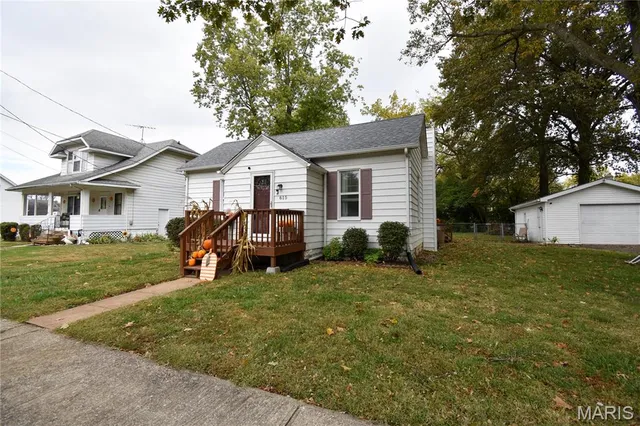 $129,900 | 615 East Macoupin Street, Staunton, IL 62088
