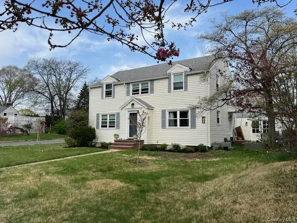 $3,850 | 45 Radcliff Avenue, Unit W, Port Washington, NY 11050