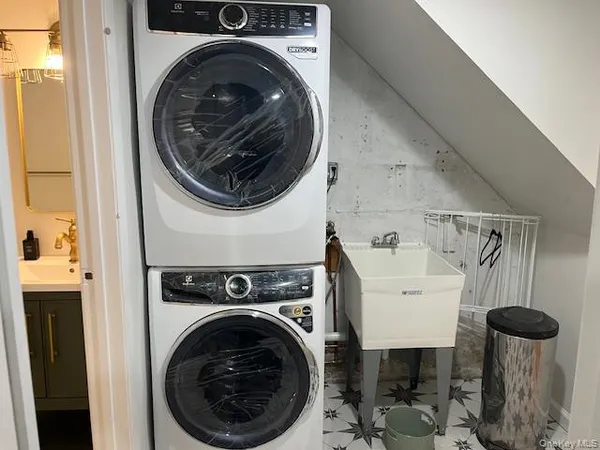 $3,850 | 45 Radcliff Avenue, Unit W, Port Washington, NY 11050