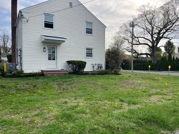 $3,850 | 45 Radcliff Avenue, Unit W, Port Washington, NY 11050