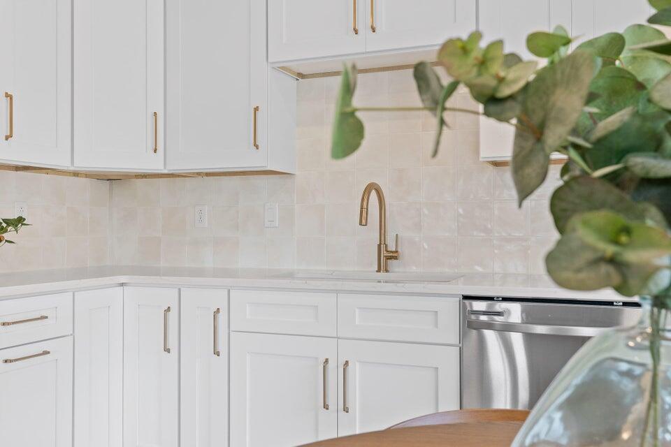 8124 Pembridge Court, Unit 10 Chattanooga, TN 37421 - Photo 3 of 16 Kitchen