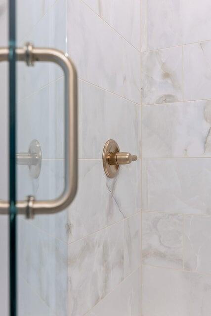 8124 Pembridge Court, Unit 10 Chattanooga, TN 37421 - Photo 6 of 16 Primary Bathroom