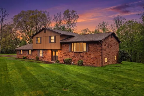 $368,000 | 152 Laura Drive, Clinton, PA 15026