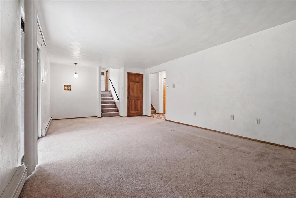 152 Laura Drive Clinton, PA 15026 - Photo 8 of 43