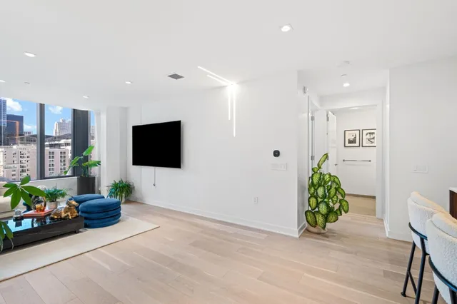 $1,750,000 | 280 Spear Street, Unit 8J, San Francisco, CA 94105