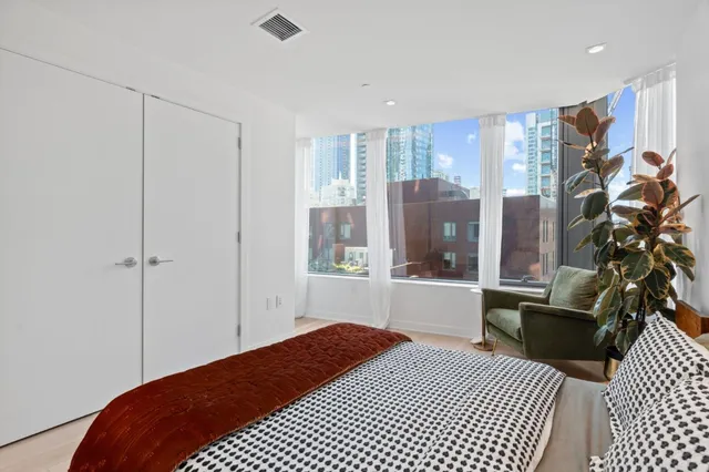 $1,750,000 | 280 Spear Street, Unit 8J, San Francisco, CA 94105