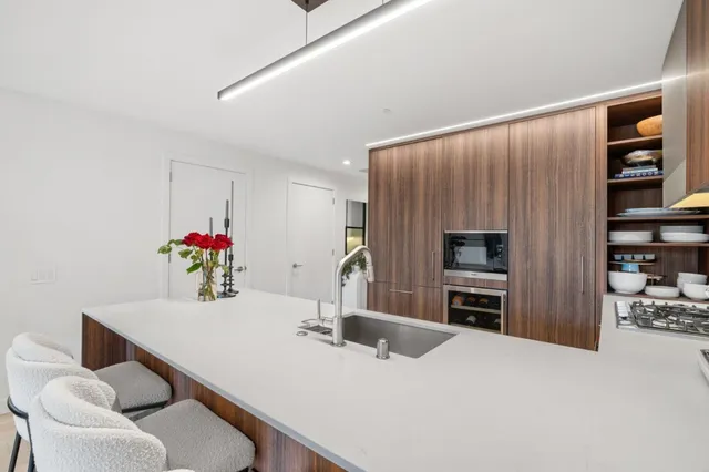 $1,750,000 | 280 Spear Street, Unit 8J, San Francisco, CA 94105