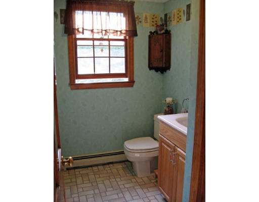 126 Barre Road Hubbardston, MA 01452 - Photo 7 of 28 Gallery Image 7