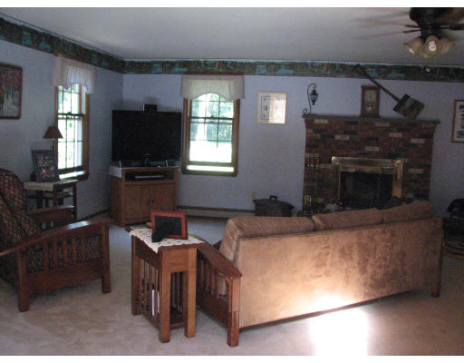 126 Barre Road Hubbardston, MA 01452 - Photo 9 of 28 Gallery Image 9