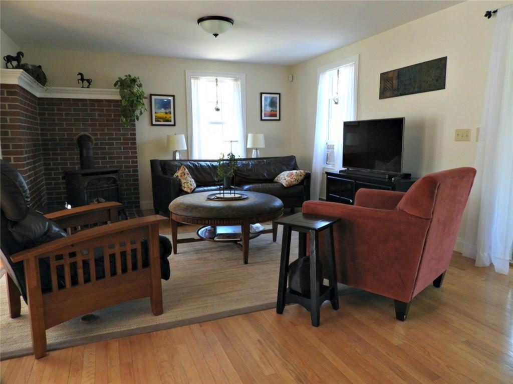90 Emerys Bridge Road South Berwick, ME 03908 - Photo 11 of 35 Living area