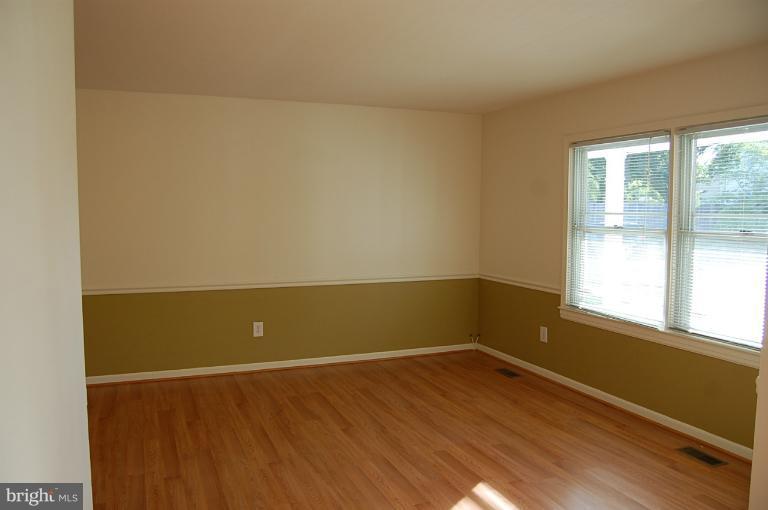 520 North York Road Sterling, VA 20164 - Photo 1 of 29 Living Room