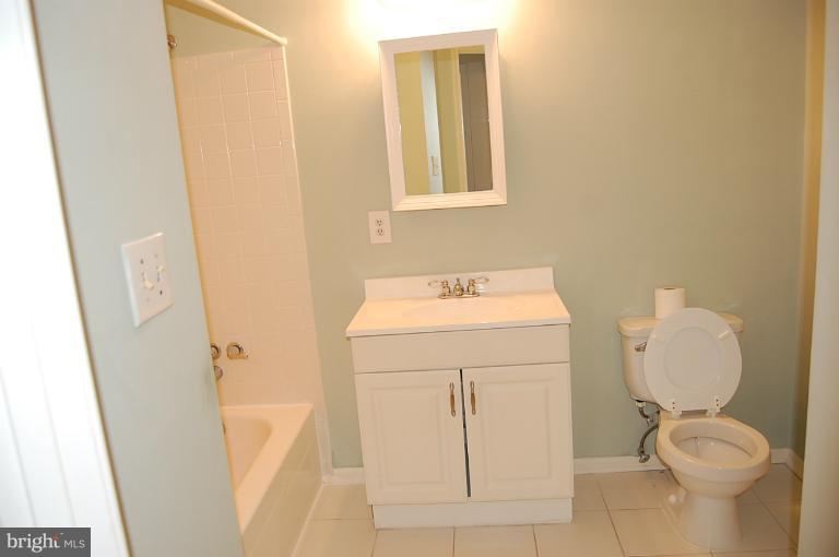 520 North York Road Sterling, VA 20164 - Photo 2 of 29 Bath