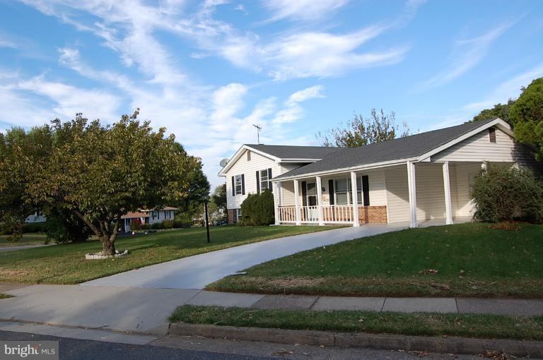 520 North York Road Sterling, VA 20164 - Photo 13 of 29 Exterior (General)