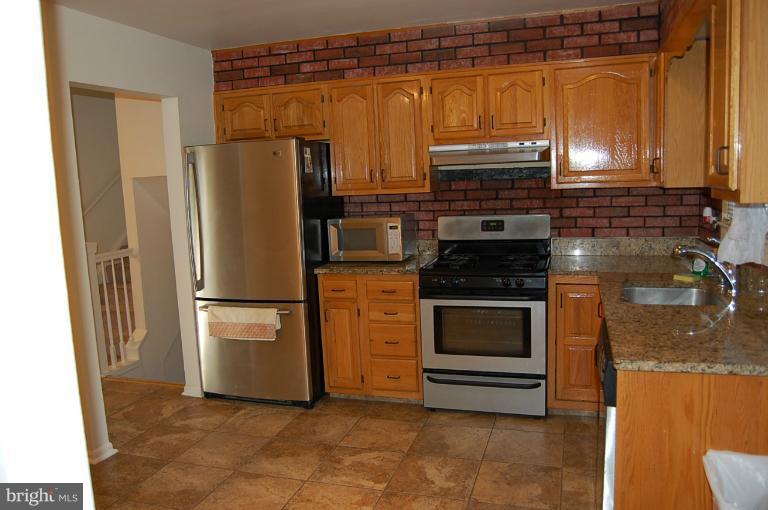520 North York Road Sterling, VA 20164 - Photo 14 of 29 Kitchen
