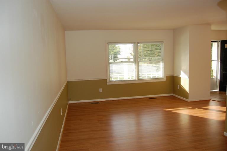 520 North York Road Sterling, VA 20164 - Photo 21 of 29 Living Room