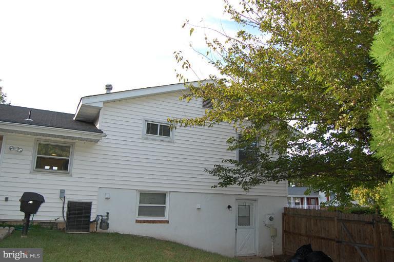520 North York Road Sterling, VA 20164 - Photo 4 of 29 Exterior (Rear)