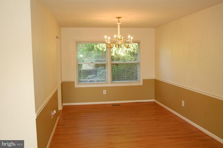 520 North York Road Sterling, VA 20164 - Photo 5 of 29 Dining Room