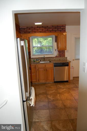 520 North York Road Sterling, VA 20164 - Photo 10 of 29 Kitchen