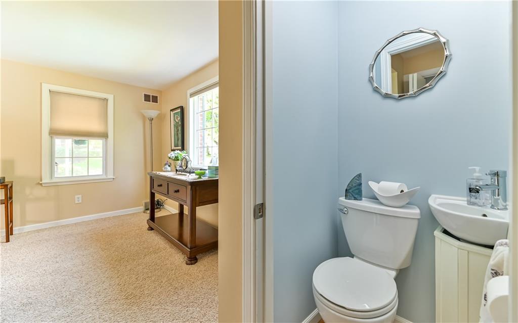 810 Greenhill Road Pittsburgh, PA 15209 - Photo 14 of 23