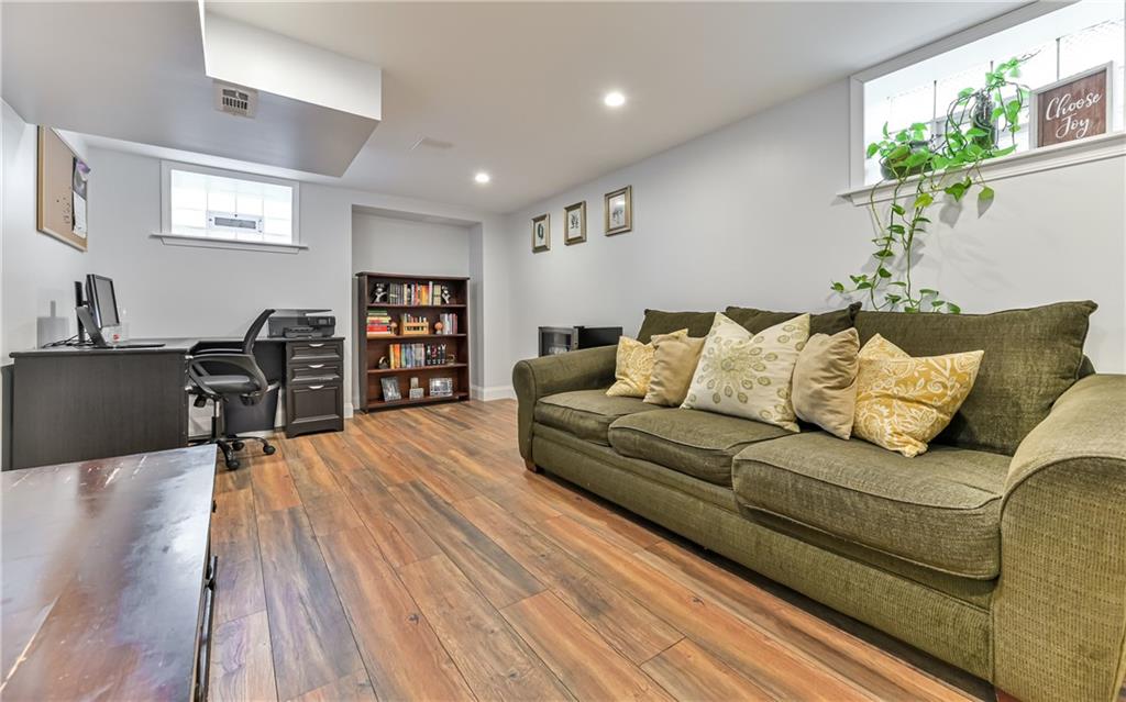 810 Greenhill Road Pittsburgh, PA 15209 - Photo 4 of 23