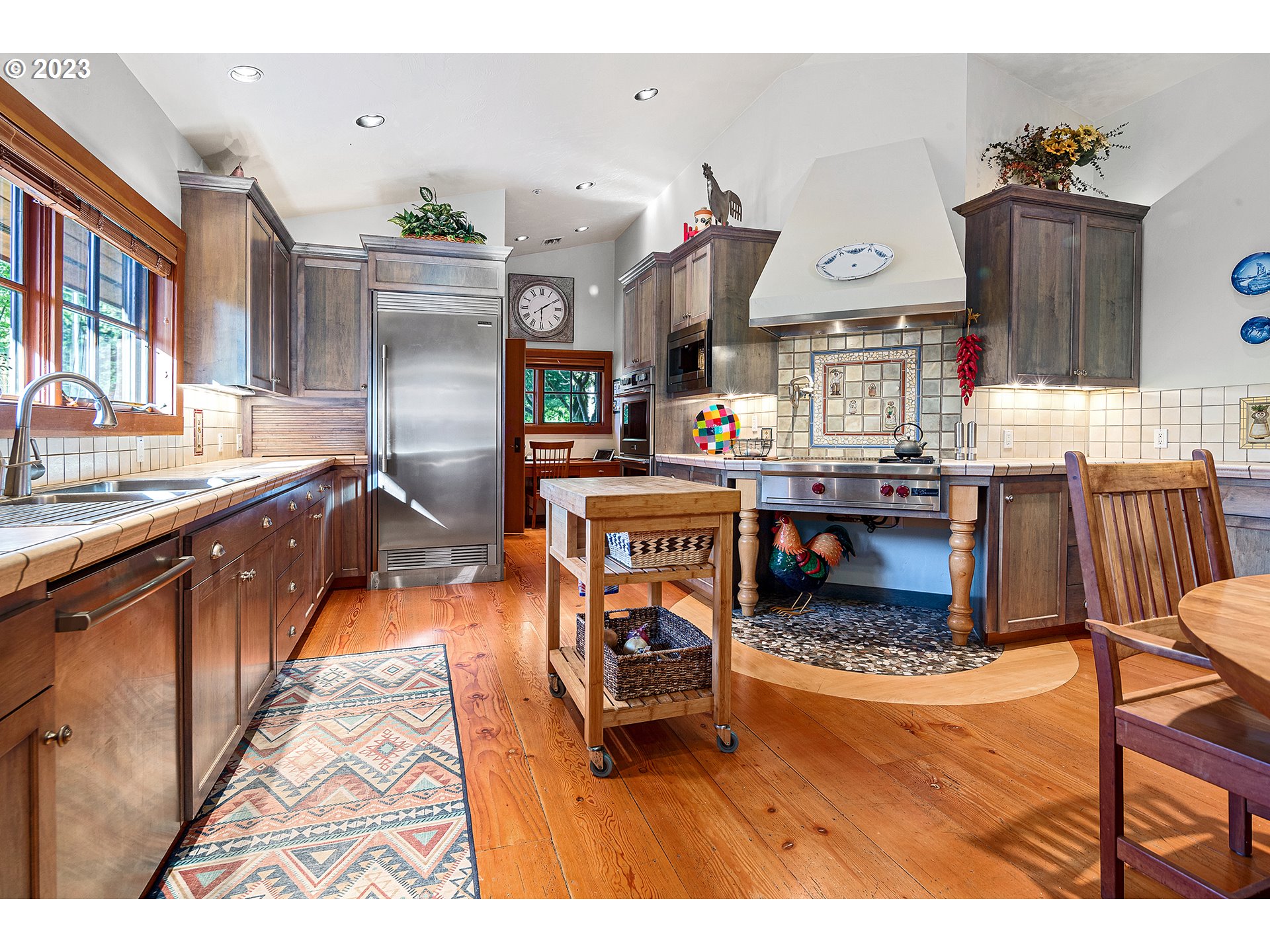 37573 Southeast Gordon Creek Road Corbett, OR 97019 - Photo 5 of 27 Kitchen