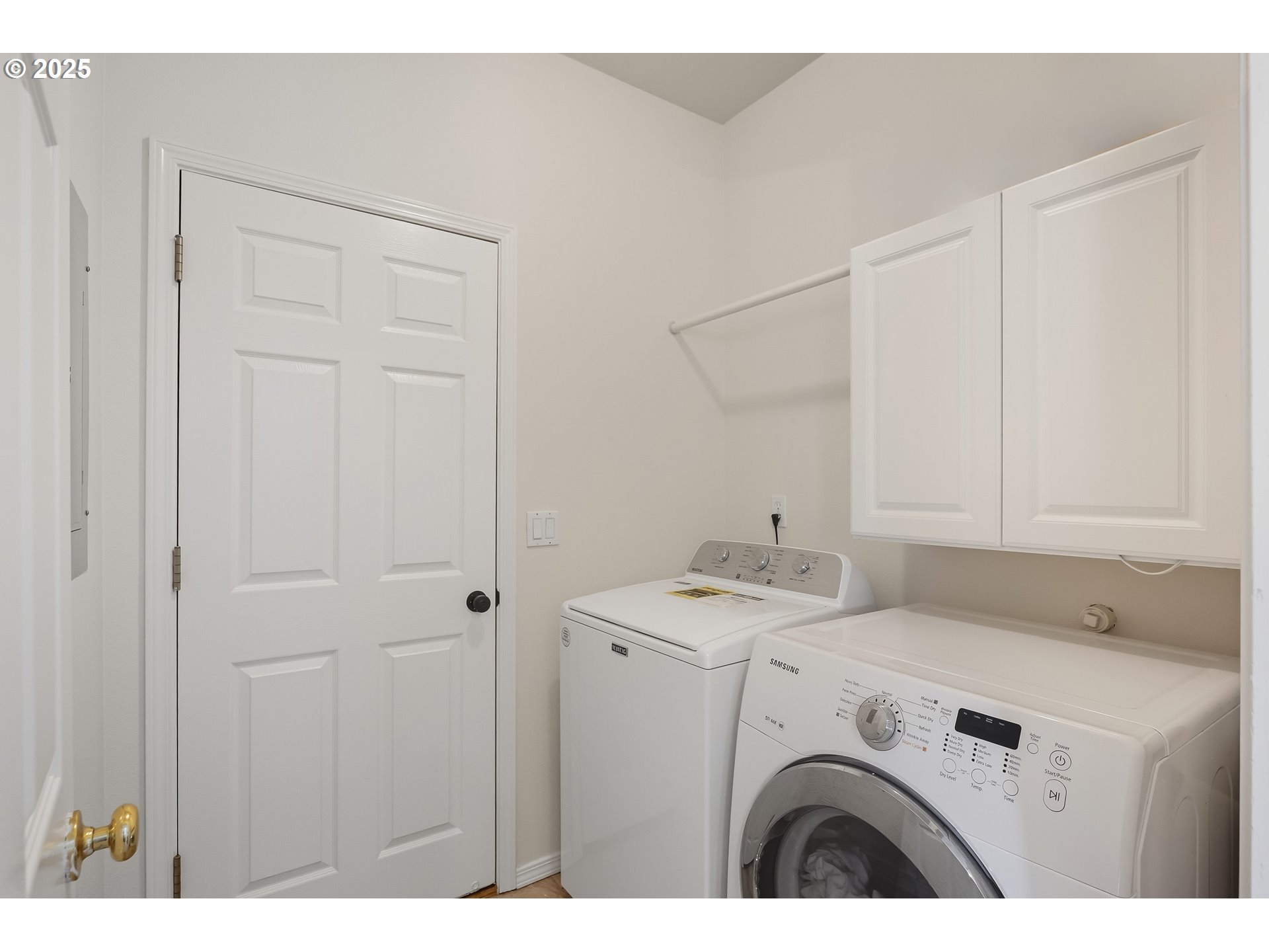 27129 Southwest Aden Avenue Wilsonville, OR 97070 - Photo 21 of 31 a utility room with dryer and washer