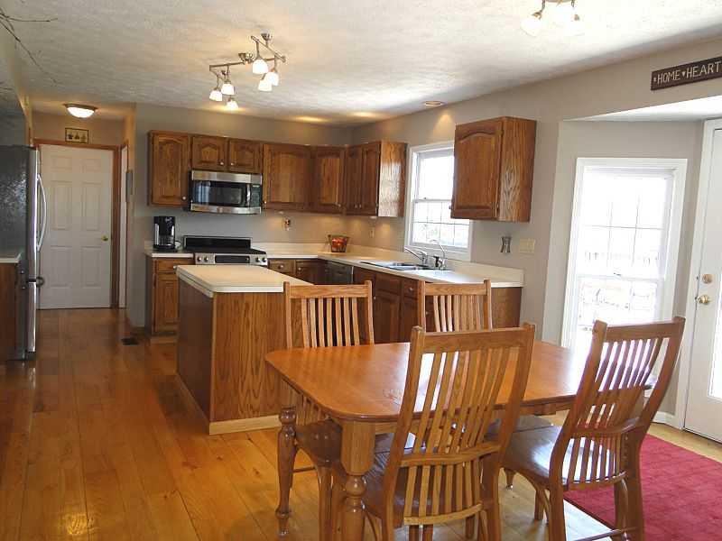 120 Maple Road Washington, PA 15301 - Photo 11 of 25 Kitchen.