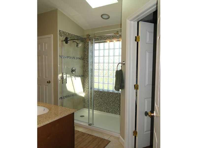 120 Maple Road Washington, PA 15301 - Photo 18 of 25 Master Bath/Spa.