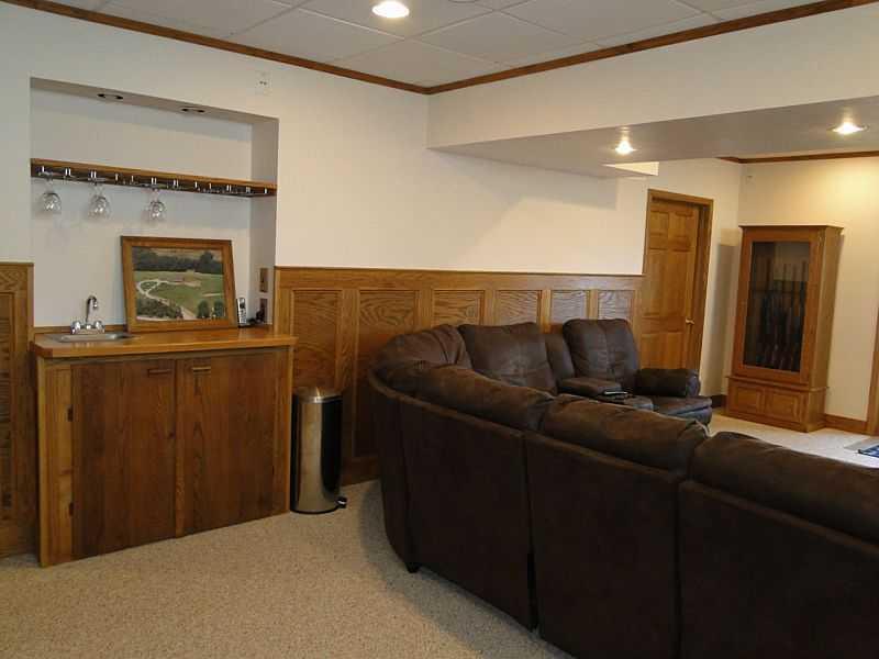 120 Maple Road Washington, PA 15301 - Photo 20 of 25 Basement/Game Room.