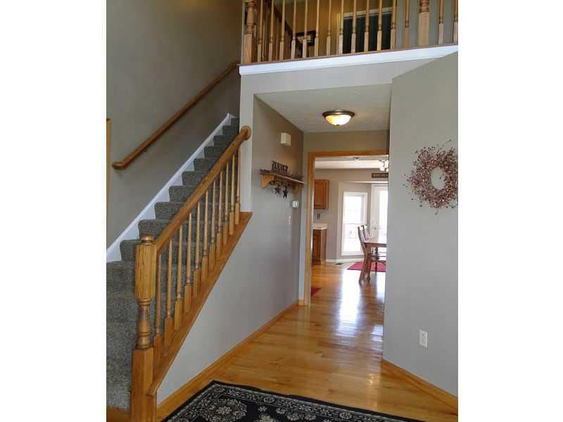 120 Maple Road Washington, PA 15301 - Photo 8 of 25 Entry/Foyer.