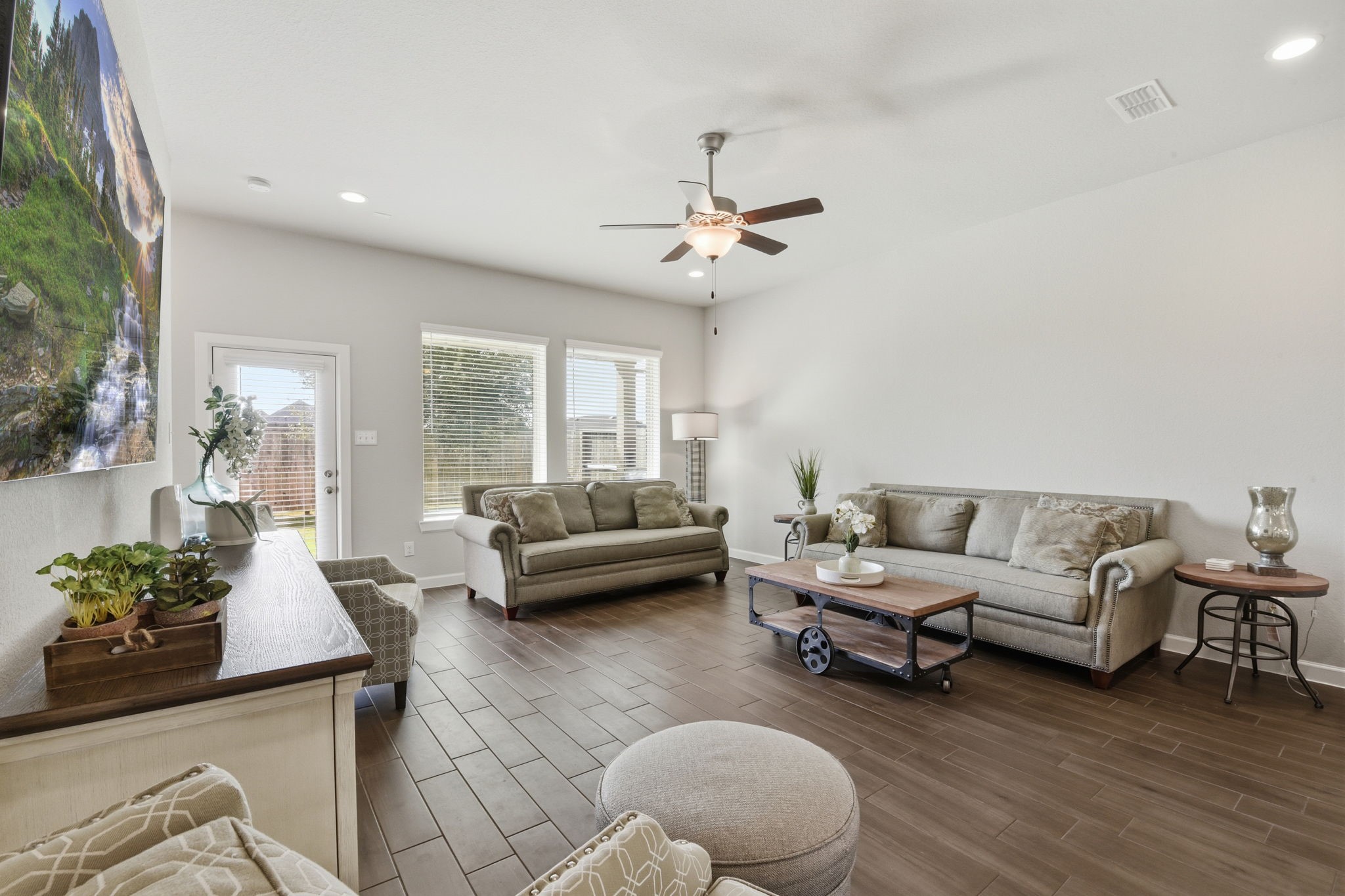 3410 Shockley Lane Rosharon, TX 77583 - Photo 12 of 29 a living room with furniture and a chandelier
