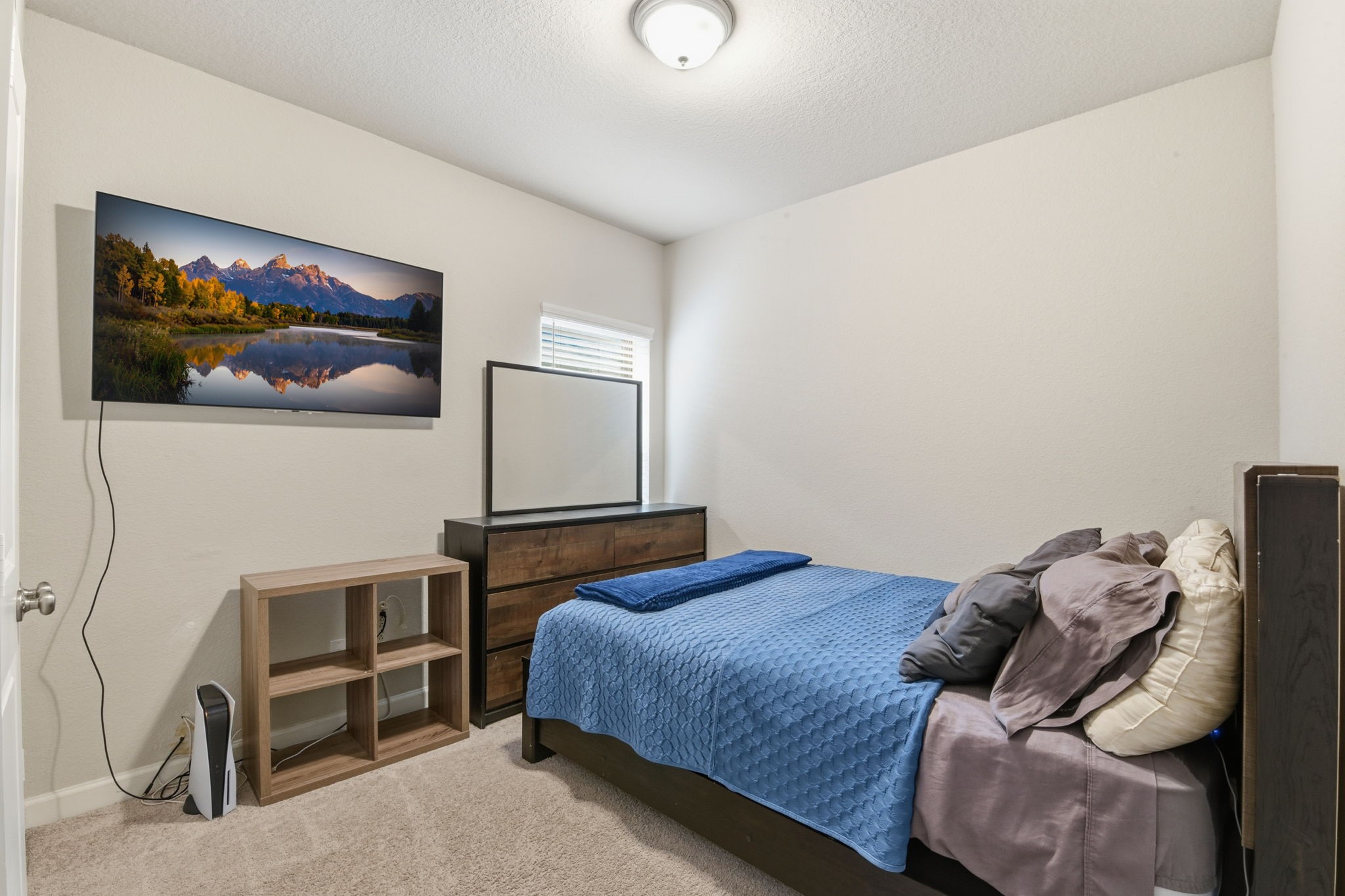 3410 Shockley Lane Rosharon, TX 77583 - Photo 22 of 29 a bedroom with a bed and cupboard